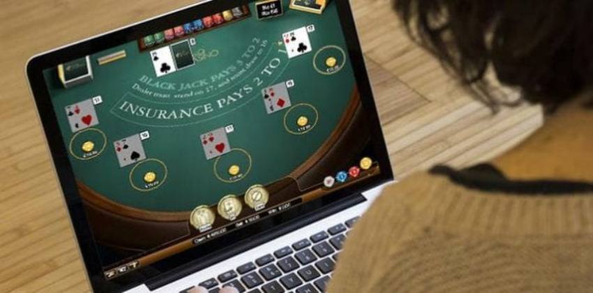 Como jogar blackjack online?